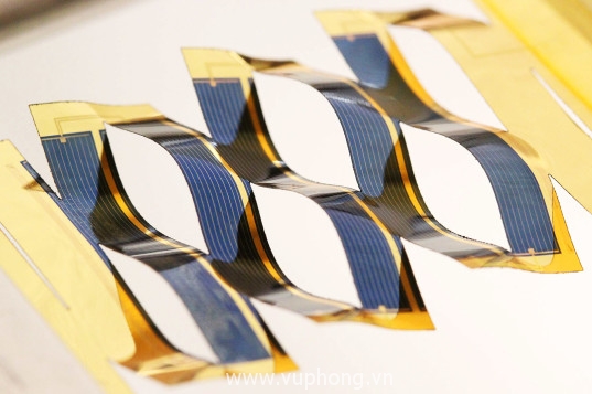 Pin mặt trời dạng sóng thu thêm 30% năng lượng