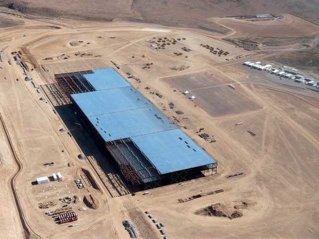 12-su-that-dang-kinh-ngac-ve-du-an-nha-may-nang-luong-gigafactory-cua-elon-musk-2