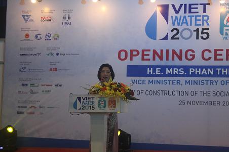 Bà Phan Thị Mỹ Linh, Thứ trưởng Bộ Xây dựng, phát biểu khai mạc Triển lãm quốc tế về ngành cấp thoát nước, năng lượng 2015