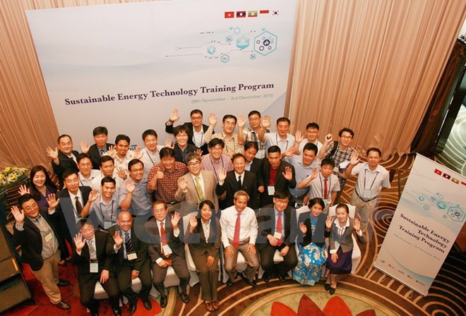 Hợp tác tìm kiếm giải pháp phát triển nguồn năng lượng tái tạo