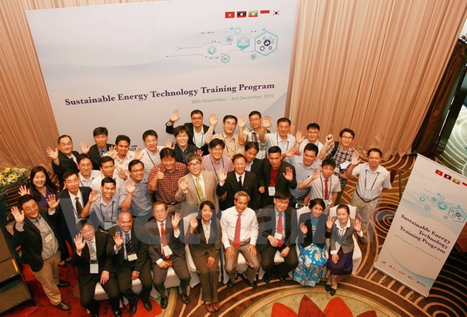 Các đại biểu tham dự hội thảo.