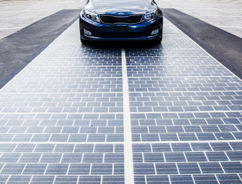 Mỹ xây cao tốc trải pin năng lượng mặt trời đầu tiên