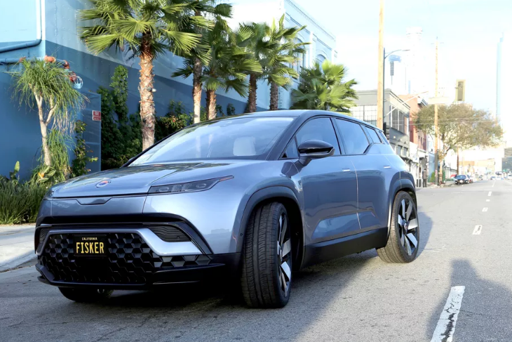 Fisker ra mắt SUV điện với nóc xe là các tấm pin năng lượng mặt trời