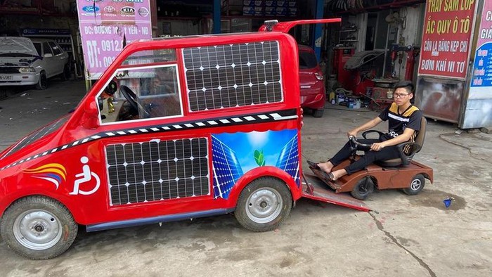 Nam sinh lớp 12 ‘trình làng’ ô tô dành cho người khuyết tật chạy bằng năng lượng mặt trời