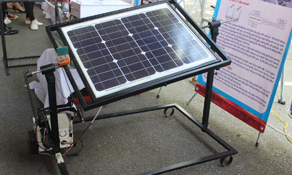 Hệ Thống Pin Năng Lượng Mặt Trời Theo Tọa Độ Thiên Cầu Của Học Sinh Huế